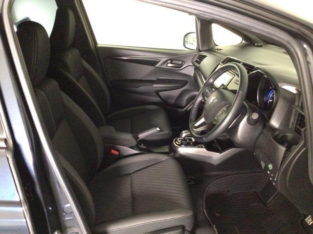 フィットハイブリッド Ｓホンダセンシング　ＬＥＤ・フルセグ・メモリナビ・バックカメラ・純正ＡＷ・ＵＳＢポート・ＥＴＣ　スマ－トキ－　ナビＴＶ　アクティブクルーズコントロール　パワーウインドウ　サイドエアバック　ＤＶＤ再生　パワーステアリング（16枚目）