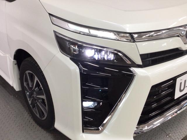 ヴォクシー ＺＳ煌ＩＩ　衝突軽減ブレーキ・メモリナビ・バックカメラ・純正ＡＷ・両側電動ドア・ＥＴＣ　スマートキー・プッシュスタート　バックガイドモニター　両側パワスラドア　ＥＴＣ車載器　ＶＳＣ　ＬＥＤライト　助手席エアバック（2枚目）