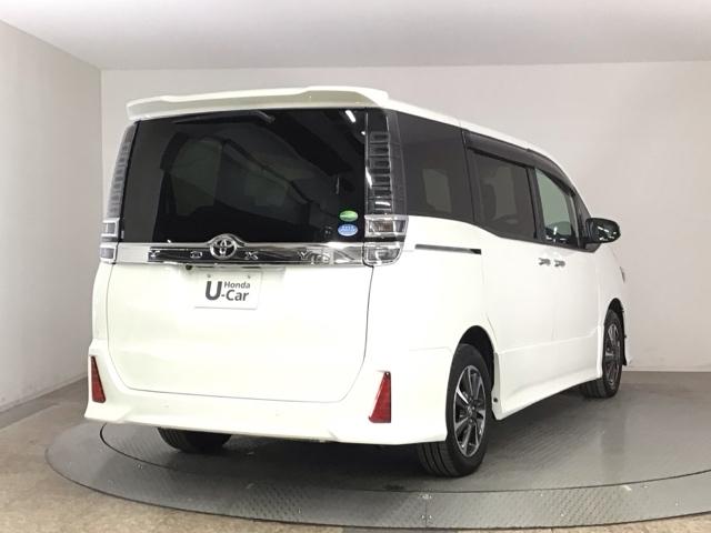 ヴォクシー ＺＳ煌ＩＩ　衝突軽減ブレーキ・メモリナビ・バックカメラ・純正ＡＷ・両側電動ドア・ＥＴＣ　スマートキー・プッシュスタート　バックガイドモニター　両側パワスラドア　ＥＴＣ車載器　ＶＳＣ　ＬＥＤライト　助手席エアバック（3枚目）