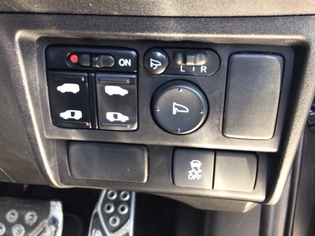 フリードスパイク Ｇエアロクールエディション　ＨＩＤ・フルセグ・メモリナビ・バックカメラ・純正ＡＷ・両側電動ドア・ＥＴＣ　エアロ　盗難防止装置　ＤＶＤ　スマ－トキ－　ＡＡＣ　Ｒカメラ　ＶＳＡ　Ｗエアバック（8枚目）