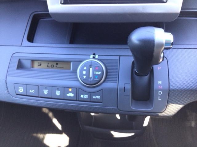 フリードスパイク Ｇエアロクールエディション　ＨＩＤ・フルセグ・メモリナビ・バックカメラ・純正ＡＷ・両側電動ドア・ＥＴＣ　エアロ　盗難防止装置　ＤＶＤ　スマ－トキ－　ＡＡＣ　Ｒカメラ　ＶＳＡ　Ｗエアバック（9枚目）