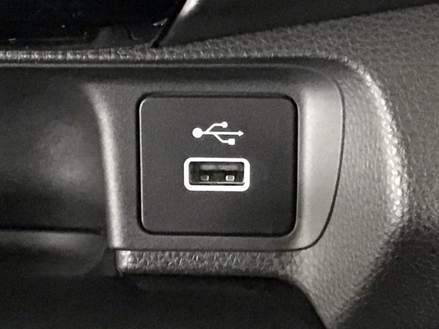 ヴェゼル ｅ：ＨＥＶＸ　ＬＥＤ・ホンダＣＯＮＮＥＣＴ・メモリナビ・ＤＶＤ・バックカメラ・純正ＡＷ・ＥＴＣ　前後障害物センサー　ＡＡＣ　イモビライザー　スマ－トキ－　誤発進抑制　ＰＷ　リアカメラ　クルコン　ＥＳＣ　ＥＴＣ装備（11枚目）