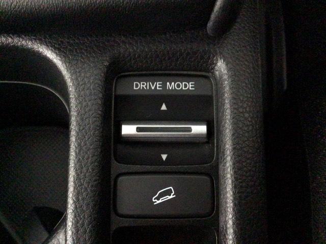 ヴェゼル ｅ：ＨＥＶＸ　ＬＥＤ・ホンダＣＯＮＮＥＣＴ・メモリナビ・ＤＶＤ・バックカメラ・純正ＡＷ・ＥＴＣ　前後障害物センサー　ＡＡＣ　イモビライザー　スマ－トキ－　誤発進抑制　ＰＷ　リアカメラ　クルコン　ＥＳＣ　ＥＴＣ装備（23枚目）