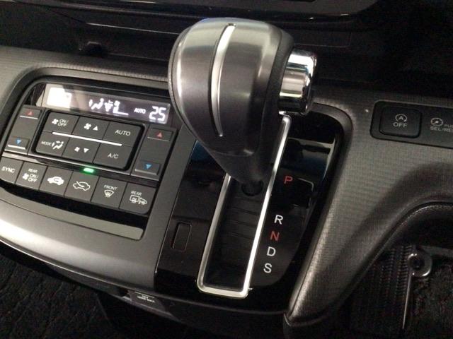 ステップワゴンスパーダ スパーダホンダセンシング　ＬＥＤ・フルセグ・メモリナビ・バックカメラ・純正ＡＷ・両側電動ドア・ＥＴＣ　盗難防止　助手席エアバッグ　Ｗパワスラ　地デジ　ＬＥＤライト　横滑り防止システム　オートエアコン　リアカメラ　ＵＳＢ　スマ鍵（24枚目）