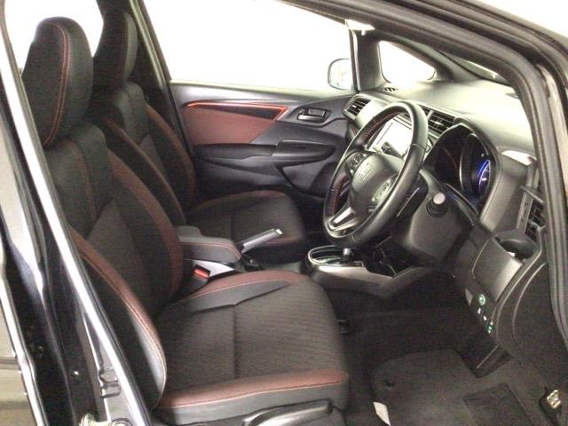 フィット ＲＳホンダセンシング　ＬＥＤ・フルセグ・メモリナビ・ＤＶＤ・バックカメラ・純正ＡＷ・ＥＴＣ　ＬＥＤヘッド　オートクルーズコントロール　Ｂカメラ　オートエアコン　アイドリングストップ　スマートキー　地デジＴＶ　横滑り防止（15枚目）