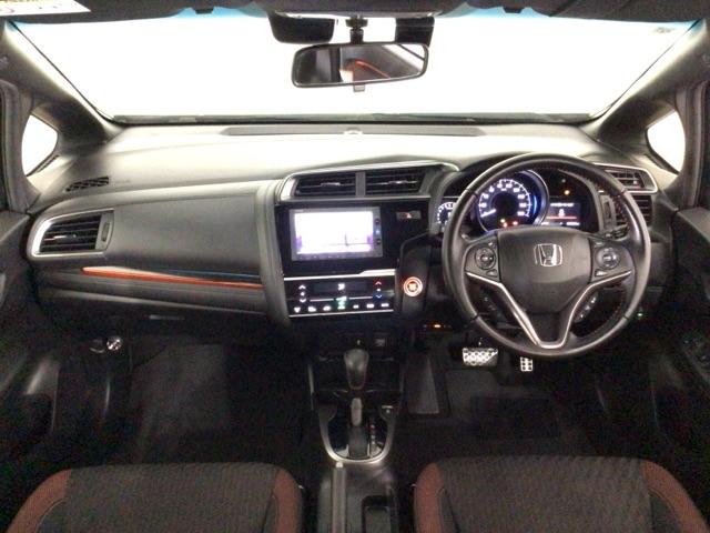 フィット ＲＳホンダセンシング　ＬＥＤ・フルセグ・メモリナビ・ＤＶＤ・バックカメラ・純正ＡＷ・ＥＴＣ　ＬＥＤヘッド　オートクルーズコントロール　Ｂカメラ　オートエアコン　アイドリングストップ　スマートキー　地デジＴＶ　横滑り防止（16枚目）