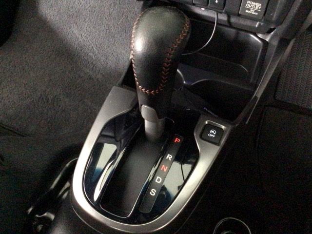 フィット ＲＳホンダセンシング　ＬＥＤ・フルセグ・メモリナビ・ＤＶＤ・バックカメラ・純正ＡＷ・ＥＴＣ　ＬＥＤヘッド　オートクルーズコントロール　Ｂカメラ　オートエアコン　アイドリングストップ　スマートキー　地デジＴＶ　横滑り防止（23枚目）