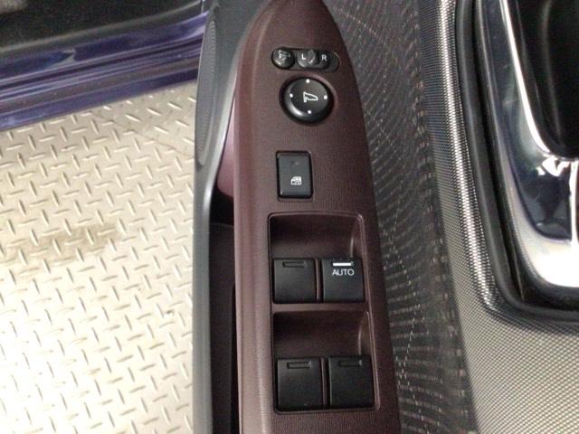 N-ONE プレミアム HID・フルセグ・メモリナビ・DVD・バックカメラ・社外AW・ETC DVD再生機能 運転席エアバック 横滑防止 ETC装備 地デジ バックモニター 助手席エアバック パワーステ フルオートエアコン(36枚目)