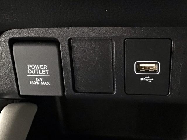 フィット e:HEVホーム LED・ホンダCONNECT・メモリナビ・バックカメラ・USBポート・ETC 前後誤発進抑制機能 クリソナ 助手席エアバッグ 運転席エアバッグ LEDライト USB接続 ABS サイドエアバッグ(11枚目)