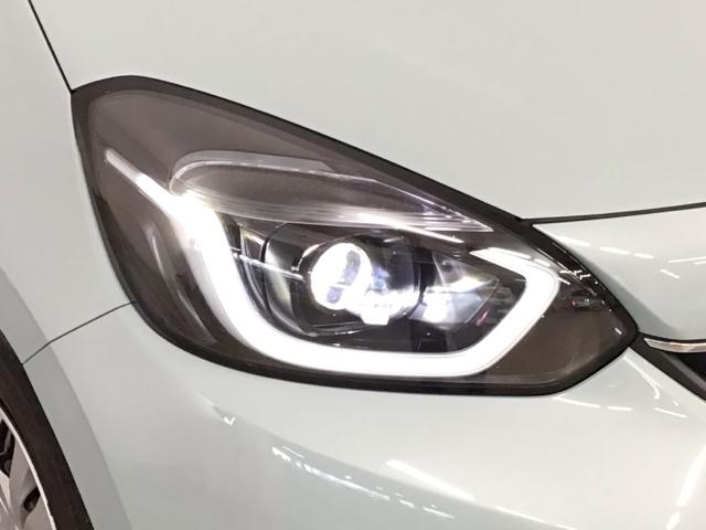 フィット ｅ：ＨＥＶホーム　レンタＵＰ・ＬＥＤ・ホンダＣＯＮＮＥＣＴ・メモリナビ・バックカメラ・ＥＴＣ　前後誤発進抑制機能　クリソナ　助手席エアバッグ　運転席エアバッグ　シートヒーター　ＬＥＤライト　ＵＳＢ接続　ＡＢＳ　キーレス（3枚目）