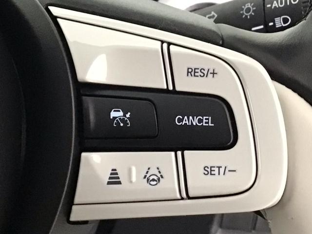 フィット ｅ：ＨＥＶホーム　レンタＵＰ・ＬＥＤ・ホンダＣＯＮＮＥＣＴ・メモリナビ・バックカメラ・ＥＴＣ　前後誤発進抑制機能　クリソナ　助手席エアバッグ　運転席エアバッグ　シートヒーター　ＬＥＤライト　ＵＳＢ接続　ＡＢＳ　キーレス（5枚目）