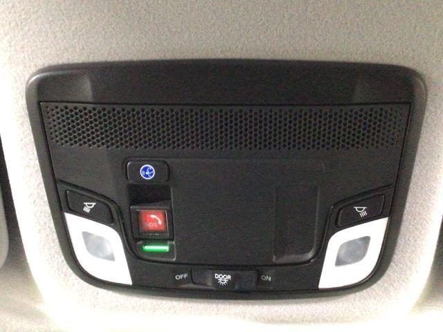 フィット ｅ：ＨＥＶホーム　レンタＵＰ・ＬＥＤ・ホンダＣＯＮＮＥＣＴ・メモリナビ・バックカメラ・ＥＴＣ　前後誤発進抑制機能　クリソナ　助手席エアバッグ　運転席エアバッグ　シートヒーター　ＬＥＤライト　ＵＳＢ接続　ＡＢＳ　キーレス（10枚目）