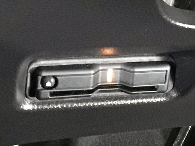 フィット ｅ：ＨＥＶホーム　レンタＵＰ・ＬＥＤ・ホンダＣＯＮＮＥＣＴ・メモリナビ・バックカメラ・ＥＴＣ　前後誤発進抑制機能　クリソナ　助手席エアバッグ　運転席エアバッグ　シートヒーター　ＬＥＤライト　ＵＳＢ接続　ＡＢＳ　キーレス（11枚目）