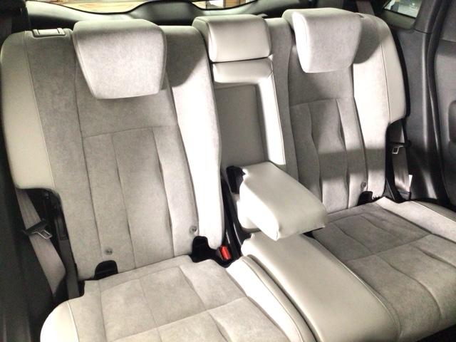 フィット ｅ：ＨＥＶホーム　レンタＵＰ・ＬＥＤ・ホンダＣＯＮＮＥＣＴ・メモリナビ・バックカメラ・ＥＴＣ　前後誤発進抑制機能　クリソナ　助手席エアバッグ　運転席エアバッグ　シートヒーター　ＬＥＤライト　ＵＳＢ接続　ＡＢＳ　キーレス（14枚目）