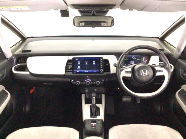 フィット ｅ：ＨＥＶホーム　レンタＵＰ・ＬＥＤ・ホンダＣＯＮＮＥＣＴ・メモリナビ・バックカメラ・ＥＴＣ　前後誤発進抑制機能　クリソナ　助手席エアバッグ　運転席エアバッグ　シートヒーター　ＬＥＤライト　ＵＳＢ接続　ＡＢＳ　キーレス（16枚目）