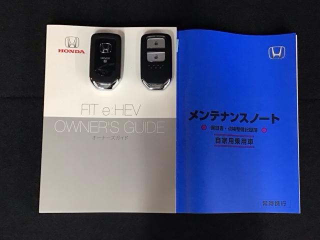 フィット ｅ：ＨＥＶホーム　レンタＵＰ・ＬＥＤ・ホンダＣＯＮＮＥＣＴ・メモリナビ・バックカメラ・ＥＴＣ　前後誤発進抑制機能　クリソナ　助手席エアバッグ　運転席エアバッグ　シートヒーター　ＬＥＤライト　ＵＳＢ接続　ＡＢＳ　キーレス（19枚目）