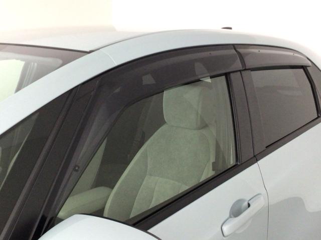 フィット ｅ：ＨＥＶホーム　レンタＵＰ・ＬＥＤ・ホンダＣＯＮＮＥＣＴ・メモリナビ・バックカメラ・ＥＴＣ　前後誤発進抑制機能　クリソナ　助手席エアバッグ　運転席エアバッグ　シートヒーター　ＬＥＤライト　ＵＳＢ接続　ＡＢＳ　キーレス（22枚目）