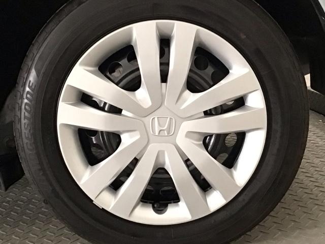 フィット ｅ：ＨＥＶホーム　レンタＵＰ・ＬＥＤ・ホンダＣＯＮＮＥＣＴ・メモリナビ・バックカメラ・ＥＴＣ　前後誤発進抑制機能　クリソナ　助手席エアバッグ　運転席エアバッグ　シートヒーター　ＬＥＤライト　ＵＳＢ接続　ＡＢＳ　キーレス（24枚目）