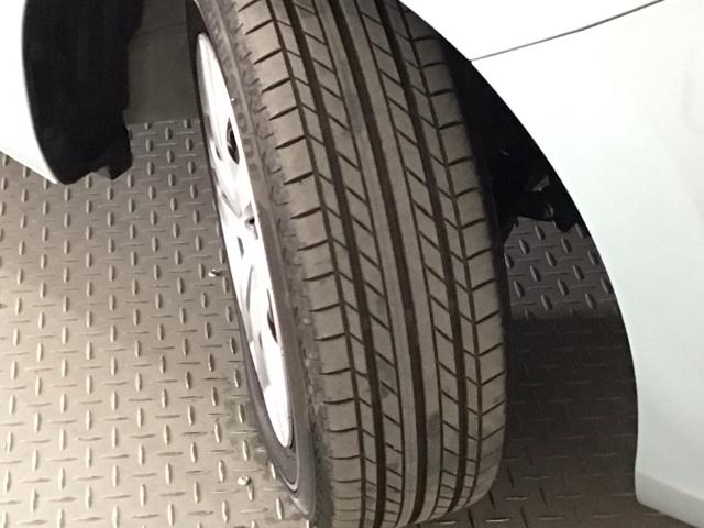 フィット ｅ：ＨＥＶホーム　レンタＵＰ・ＬＥＤ・ホンダＣＯＮＮＥＣＴ・メモリナビ・バックカメラ・ＥＴＣ　前後誤発進抑制機能　クリソナ　助手席エアバッグ　運転席エアバッグ　シートヒーター　ＬＥＤライト　ＵＳＢ接続　ＡＢＳ　キーレス（25枚目）