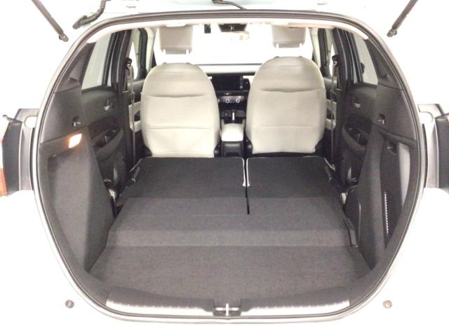 フィット ｅ：ＨＥＶホーム　レンタＵＰ・ＬＥＤ・ホンダＣＯＮＮＥＣＴ・メモリナビ・バックカメラ・ＥＴＣ　前後誤発進抑制機能　クリソナ　助手席エアバッグ　運転席エアバッグ　シートヒーター　ＬＥＤライト　ＵＳＢ接続　ＡＢＳ　キーレス（27枚目）