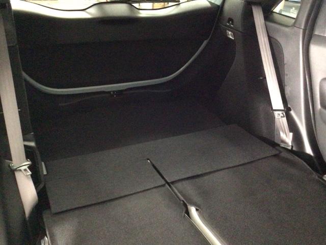 フィット ｅ：ＨＥＶホーム　レンタＵＰ・ＬＥＤ・ホンダＣＯＮＮＥＣＴ・メモリナビ・バックカメラ・ＥＴＣ　前後誤発進抑制機能　クリソナ　助手席エアバッグ　運転席エアバッグ　シートヒーター　ＬＥＤライト　ＵＳＢ接続　ＡＢＳ　キーレス（28枚目）