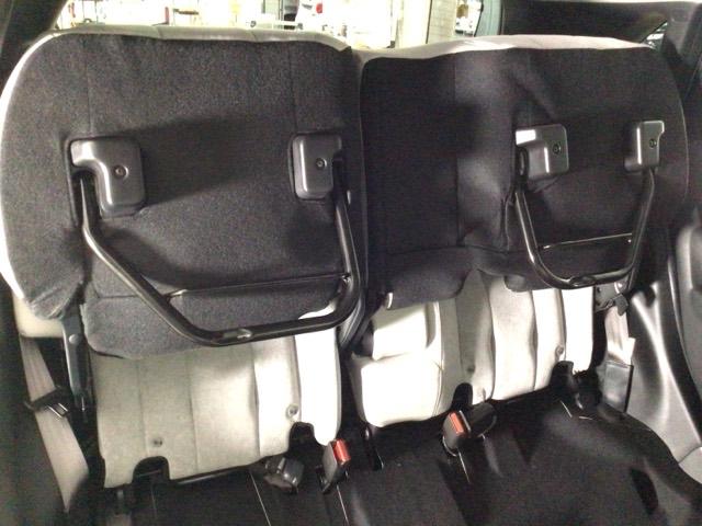 フィット ｅ：ＨＥＶホーム　レンタＵＰ・ＬＥＤ・ホンダＣＯＮＮＥＣＴ・メモリナビ・バックカメラ・ＥＴＣ　前後誤発進抑制機能　クリソナ　助手席エアバッグ　運転席エアバッグ　シートヒーター　ＬＥＤライト　ＵＳＢ接続　ＡＢＳ　キーレス（29枚目）