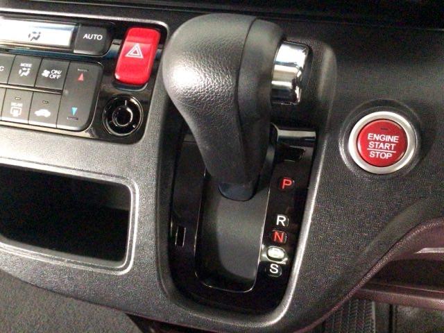 N-ONE プレミアムツアラー HID・フルセグ・メモリナビ・DVD・バックカメラ・純正AW・ETC Rカメ ベンチS 地デジ アイドリング Wエアバック ETC車載器 スマ-トキ- Aクルーズ AAC キーレス ターボ ナビTV(30枚目)