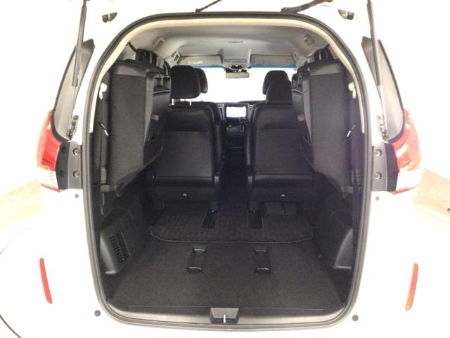 フリード Ｇ　ＬＥＤ・フルセグ・メモリナビ・バックカメラ・純正ＡＷ・シートヒーター・ＥＴＣ　パーキングセンサー　Ａクルーズ　３列シート　カーテンエアバック　ＬＥＤヘッドライト　パワーウインドウ　地デジ　Ｒカメラ（12枚目）