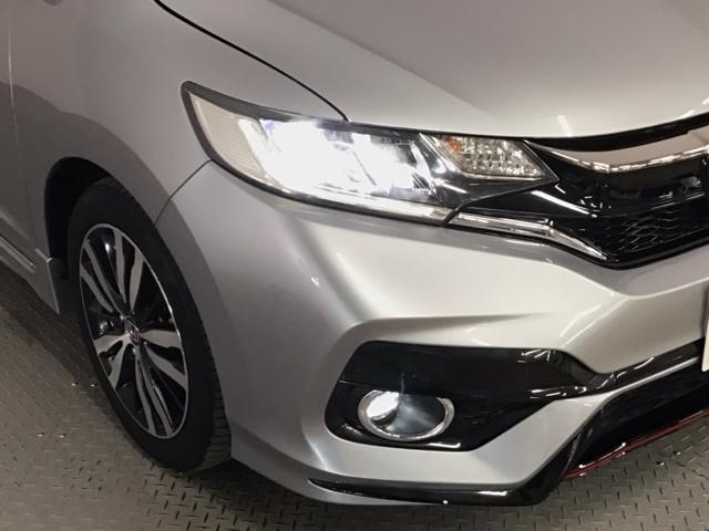 フィット ＲＳホンダセンシング　ＬＥＤ・フルセグ・メモリナビ・ＤＶＤ・バックカメラ・純正ＡＷ・ＥＴＣ　ＬＥＤヘッド　オートクルーズコントロール　Ｂカメラ　オートエアコン　アイドリングストップ　スマートキー　地デジＴＶ　横滑り防止（3枚目）