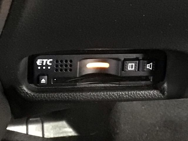 フィット ＲＳホンダセンシング　ＬＥＤ・フルセグ・メモリナビ・ＤＶＤ・バックカメラ・純正ＡＷ・ＥＴＣ　ＬＥＤヘッド　オートクルーズコントロール　Ｂカメラ　オートエアコン　アイドリングストップ　スマートキー　地デジＴＶ　横滑り防止（10枚目）