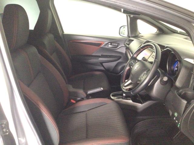 フィット ＲＳホンダセンシング　ＬＥＤ・フルセグ・メモリナビ・ＤＶＤ・バックカメラ・純正ＡＷ・ＥＴＣ　ＬＥＤヘッド　オートクルーズコントロール　Ｂカメラ　オートエアコン　アイドリングストップ　スマートキー　地デジＴＶ　横滑り防止（15枚目）