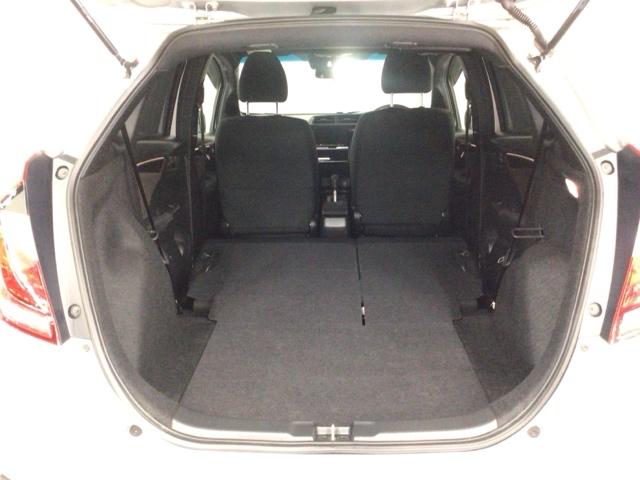 フィット ＲＳホンダセンシング　ＬＥＤ・フルセグ・メモリナビ・ＤＶＤ・バックカメラ・純正ＡＷ・ＥＴＣ　ＬＥＤヘッド　オートクルーズコントロール　Ｂカメラ　オートエアコン　アイドリングストップ　スマートキー　地デジＴＶ　横滑り防止（25枚目）