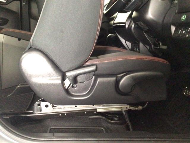 フィット ＲＳホンダセンシング　ＬＥＤ・フルセグ・メモリナビ・ＤＶＤ・バックカメラ・純正ＡＷ・ＥＴＣ　ＬＥＤヘッド　オートクルーズコントロール　Ｂカメラ　オートエアコン　アイドリングストップ　スマートキー　地デジＴＶ　横滑り防止（27枚目）