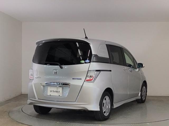 フリードスパイクハイブリッド ジャストセレクション　ＨＩＤ・フルセグ・メモリナビ・ＤＶＤ・バックカメラ・ＥＣＯＮスイッチ・ＥＴＣ　Ｓキー　キーフリー　横滑り防止機能　ＤＶＤ視聴　後カメラ　地デジ　ナビＴＶ　エアコン　両側スライド片側電動　ＡＢＳ（5枚目）