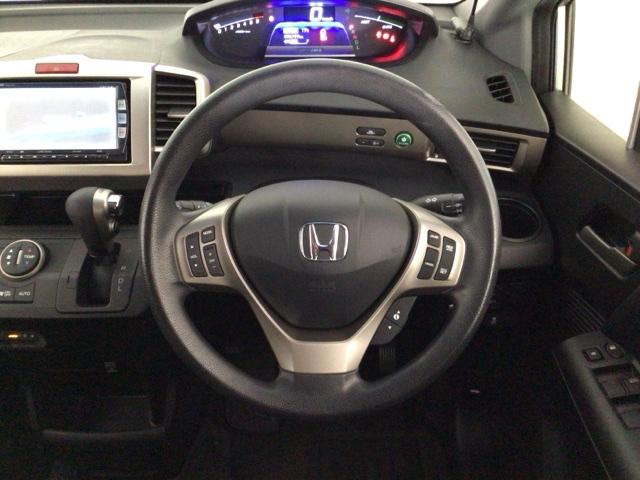 フリードスパイクハイブリッド ジャストセレクション　ＨＩＤ・フルセグ・メモリナビ・ＤＶＤ・バックカメラ・ＥＣＯＮスイッチ・ＥＴＣ　Ｓキー　キーフリー　横滑り防止機能　ＤＶＤ視聴　後カメラ　地デジ　ナビＴＶ　エアコン　両側スライド片側電動　ＡＢＳ（17枚目）