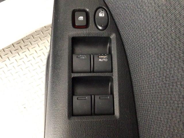 フリードスパイクハイブリッド ジャストセレクション　ＨＩＤ・フルセグ・メモリナビ・ＤＶＤ・バックカメラ・ＥＣＯＮスイッチ・ＥＴＣ　Ｓキー　キーフリー　横滑り防止機能　ＤＶＤ視聴　後カメラ　地デジ　ナビＴＶ　エアコン　両側スライド片側電動　ＡＢＳ（33枚目）