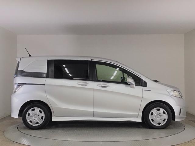 フリードスパイクハイブリッド ジャストセレクション　ＨＩＤ・フルセグ・メモリナビ・ＤＶＤ・バックカメラ・ＥＣＯＮスイッチ・ＥＴＣ　Ｓキー　キーフリー　横滑り防止機能　ＤＶＤ視聴　後カメラ　地デジ　ナビＴＶ　エアコン　両側スライド片側電動　ＡＢＳ（35枚目）