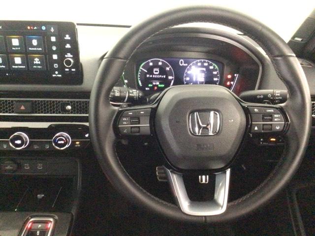 シビック ｅ：ＨＥＶＥＸ　デモカーＵＰ・ＬＥＤ・フルセグ・メモリナビ・純正ＡＷ・ホンダＣＯＮＮＥＣＴ　衝突被害軽減ブレーキ　Ｂカメラ　シートヒーター　ＥＴＣ　ＬＥＤヘッドライト　サイドカーテンエアバック　サンルーフ　ＥＳＣ（17枚目）