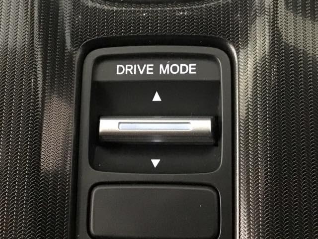 シビック ｅ：ＨＥＶＥＸ　デモカーＵＰ・ＬＥＤ・フルセグ・メモリナビ・純正ＡＷ・ホンダＣＯＮＮＥＣＴ　衝突被害軽減ブレーキ　Ｂカメラ　シートヒーター　ＥＴＣ　ＬＥＤヘッドライト　サイドカーテンエアバック　サンルーフ　ＥＳＣ（31枚目）