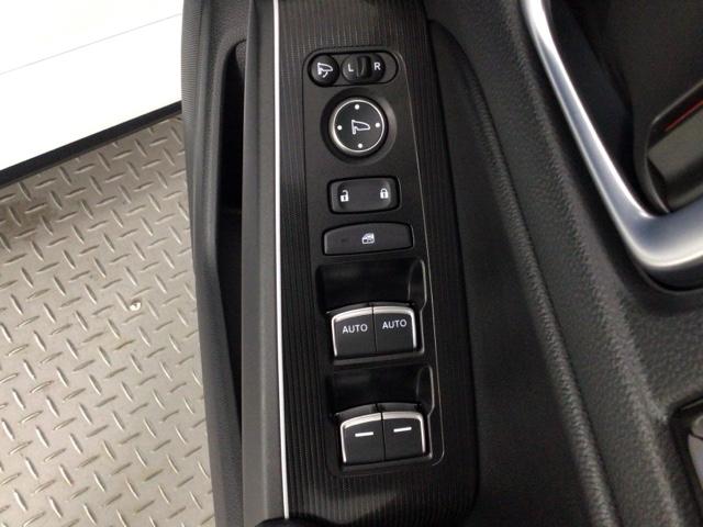 シビック ｅ：ＨＥＶＥＸ　デモカーＵＰ・ＬＥＤ・フルセグ・メモリナビ・純正ＡＷ・ホンダＣＯＮＮＥＣＴ　衝突被害軽減ブレーキ　Ｂカメラ　シートヒーター　ＥＴＣ　ＬＥＤヘッドライト　サイドカーテンエアバック　サンルーフ　ＥＳＣ（41枚目）