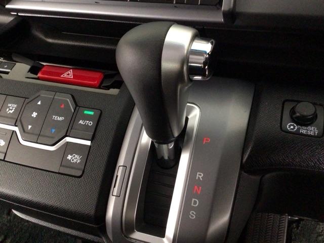 ステップワゴンスパーダ Ｚクールスピリット　ＨＩＤ・フルセグ・メモリナビ・バックカメラ・純正ＡＷ・両側電動ドア・ＥＴＣ　キーフリー　ナビＴＶ　横滑防止　ＤＶＤ視聴可能　フルオートエアコン　パワーウインドウ　Ａクルーズ　三列シート　パワステ（10枚目）