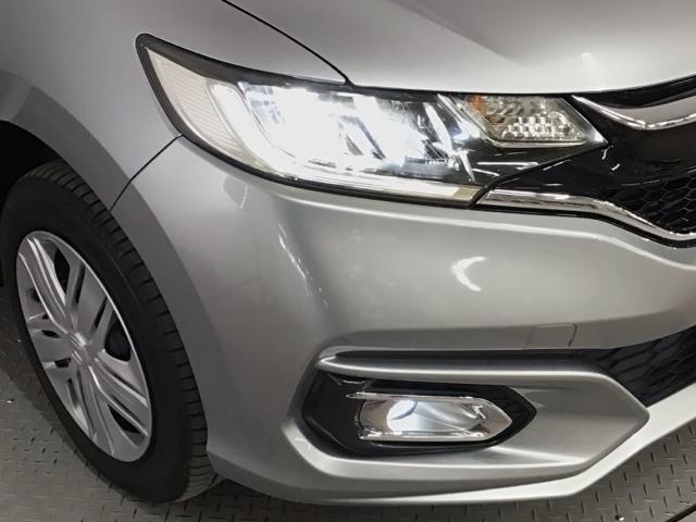 フィット １３Ｇ・Ｌホンダセンシング　ＬＥＤ・フルセグ・メモリナビ・ＤＶＤ・バックカメラ・ＥＣＯＮスイッチ・ＥＴＣ　衝突軽減　盗難防止装置　ＬＥＤライト　オートエアコン　ＶＳＡ　スマ－トキ－　キーフリー　クルコン　サイドエアバッグ　４ＷＤ（3枚目）