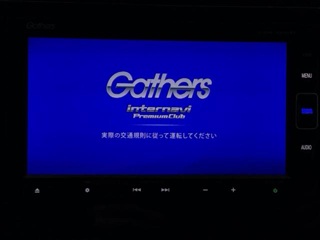 フィット １３Ｇ・Ｌホンダセンシング　ＬＥＤ・フルセグ・メモリナビ・ＤＶＤ・バックカメラ・ＥＣＯＮスイッチ・ＥＴＣ　衝突軽減　盗難防止装置　ＬＥＤライト　オートエアコン　ＶＳＡ　スマ－トキ－　キーフリー　クルコン　サイドエアバッグ　４ＷＤ（6枚目）