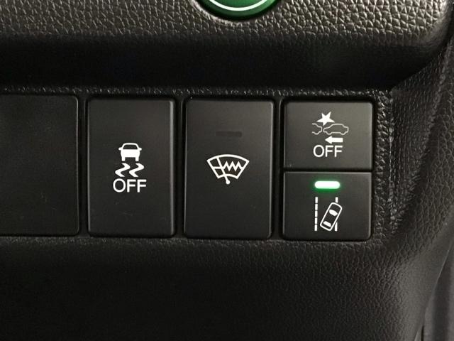 フィット １３Ｇ・Ｌホンダセンシング　ＬＥＤ・フルセグ・メモリナビ・ＤＶＤ・バックカメラ・ＥＣＯＮスイッチ・ＥＴＣ　衝突軽減　盗難防止装置　ＬＥＤライト　オートエアコン　ＶＳＡ　スマ－トキ－　キーフリー　クルコン　サイドエアバッグ　４ＷＤ（7枚目）