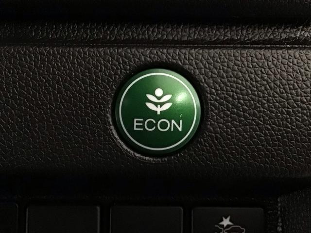 フィット １３Ｇ・Ｌホンダセンシング　ＬＥＤ・フルセグ・メモリナビ・ＤＶＤ・バックカメラ・ＥＣＯＮスイッチ・ＥＴＣ　衝突軽減　盗難防止装置　ＬＥＤライト　オートエアコン　ＶＳＡ　スマ－トキ－　キーフリー　クルコン　サイドエアバッグ　４ＷＤ（11枚目）