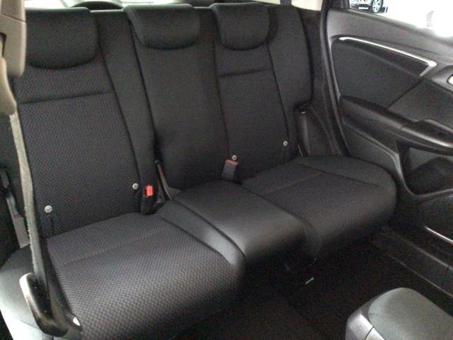 フィット １３Ｇ・Ｌホンダセンシング　ＬＥＤ・フルセグ・メモリナビ・ＤＶＤ・バックカメラ・ＥＣＯＮスイッチ・ＥＴＣ　衝突軽減　盗難防止装置　ＬＥＤライト　オートエアコン　ＶＳＡ　スマ－トキ－　キーフリー　クルコン　サイドエアバッグ　４ＷＤ（14枚目）