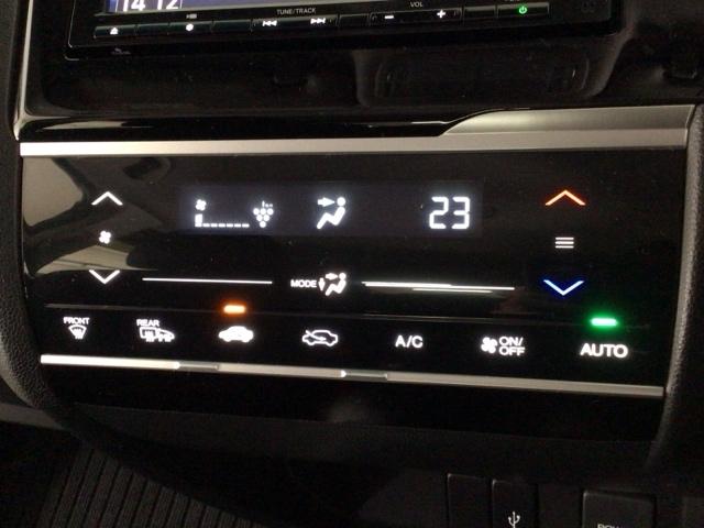 フィット １３Ｇ・Ｌホンダセンシング　ＬＥＤ・フルセグ・メモリナビ・ＤＶＤ・バックカメラ・ＥＣＯＮスイッチ・ＥＴＣ　衝突軽減　盗難防止装置　ＬＥＤライト　オートエアコン　ＶＳＡ　スマ－トキ－　キーフリー　クルコン　サイドエアバッグ　４ＷＤ（18枚目）