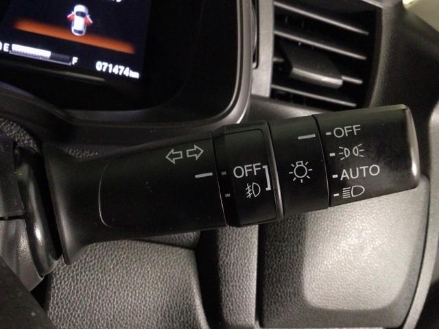 フィット １３Ｇ・Ｌホンダセンシング　ＬＥＤ・フルセグ・メモリナビ・ＤＶＤ・バックカメラ・ＥＣＯＮスイッチ・ＥＴＣ　衝突軽減　盗難防止装置　ＬＥＤライト　オートエアコン　ＶＳＡ　スマ－トキ－　キーフリー　クルコン　サイドエアバッグ　４ＷＤ（32枚目）