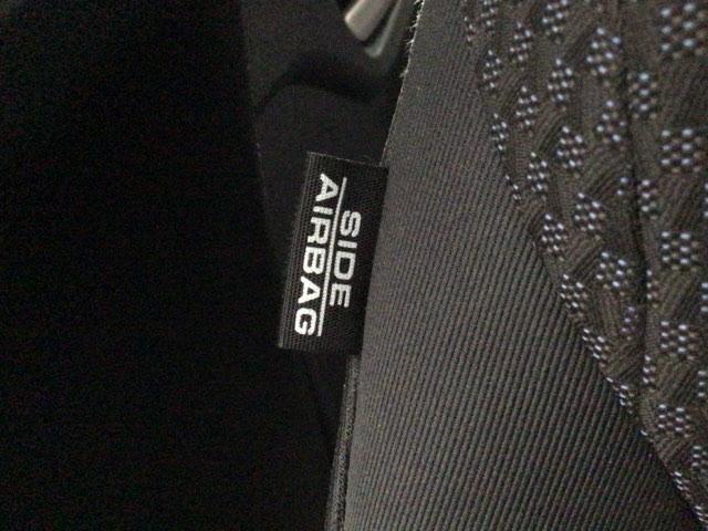 フィット １３Ｇ・Ｌホンダセンシング　ＬＥＤ・フルセグ・メモリナビ・ＤＶＤ・バックカメラ・ＥＣＯＮスイッチ・ＥＴＣ　衝突軽減　盗難防止装置　ＬＥＤライト　オートエアコン　ＶＳＡ　スマ－トキ－　キーフリー　クルコン　サイドエアバッグ　４ＷＤ（35枚目）