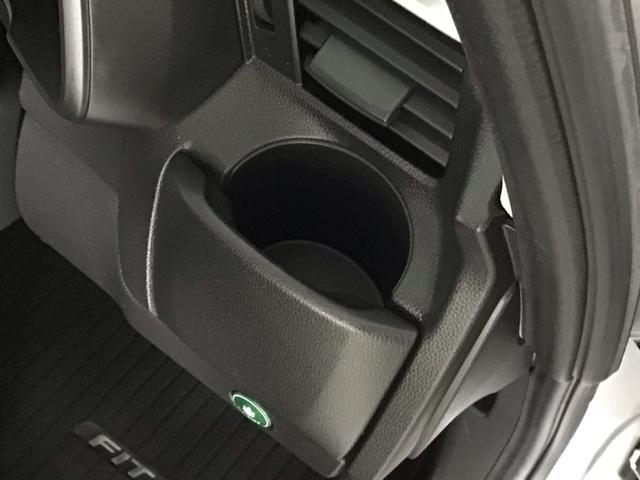 フィット １３Ｇ・Ｌホンダセンシング　ＬＥＤ・フルセグ・メモリナビ・ＤＶＤ・バックカメラ・ＥＣＯＮスイッチ・ＥＴＣ　衝突軽減　盗難防止装置　ＬＥＤライト　オートエアコン　ＶＳＡ　スマ－トキ－　キーフリー　クルコン　サイドエアバッグ　４ＷＤ（36枚目）